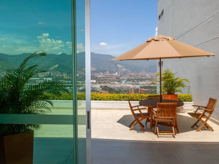 san-fernando-plaza-medellin